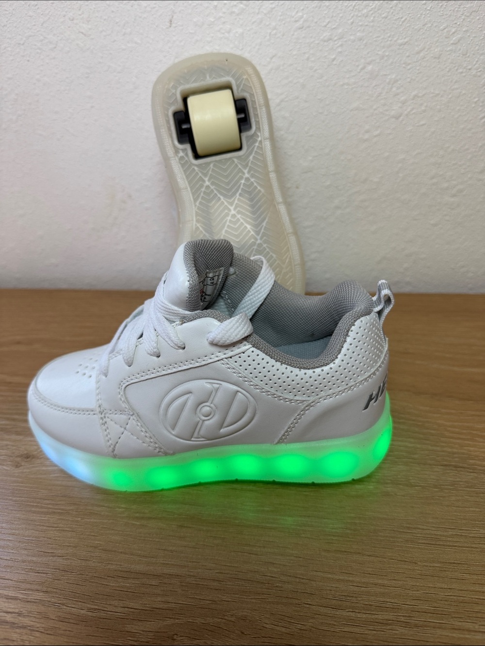 HEELYS Kids White Light-Up Wheel Sneaker with Green LED Size 13